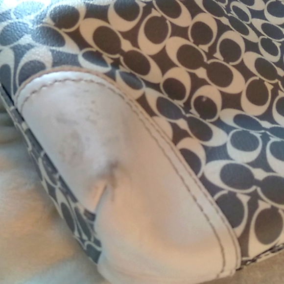 HOST PICK! VTG Coach leather bag in gray/pink/cream with cherry red lining - Picture 7 of 9